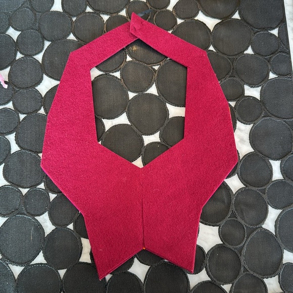 Felt statement necklace by Vacide Erda Zimic - Picture 2 of 2